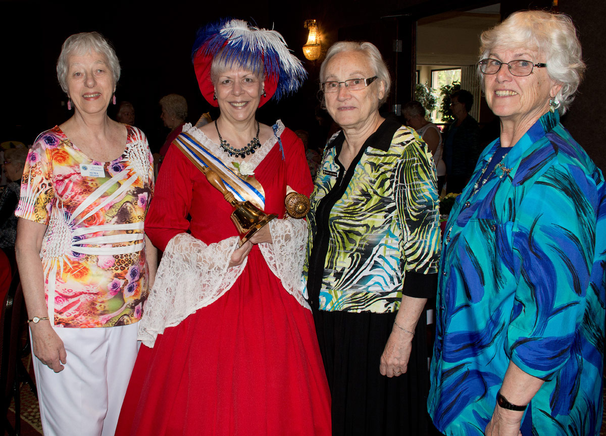 Alma Draper, Town Crier Mandy Robinson, helpers Mary Lou and Margaret